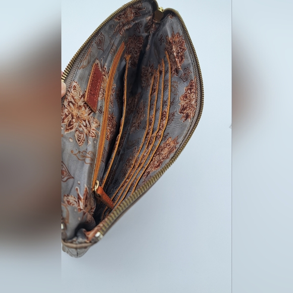 Hobo Vida Wristlet Embossed Brown Leather Zip Pouch Clutch - Picture 2 of 11